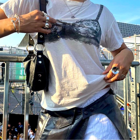 🛑SOLD🛑✨NEW✨ Chic Lace-Bra Graphic Short Sleeve Tshirt - Picture 1 of 8